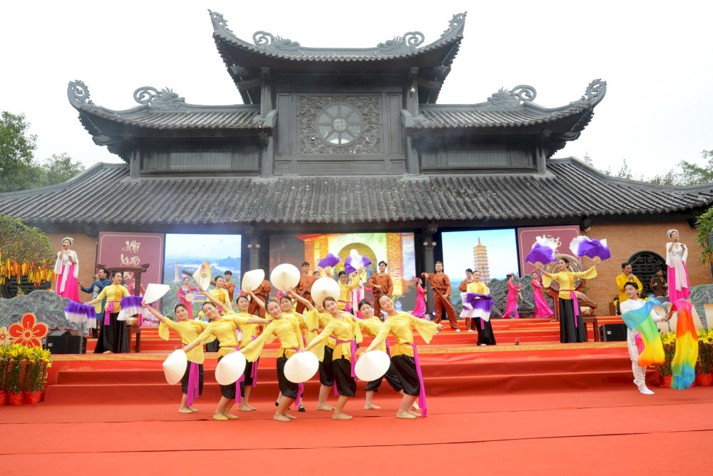 Ninh Binh offers an opportunity to dive into its rich cultural heritage through vibrant local festivals